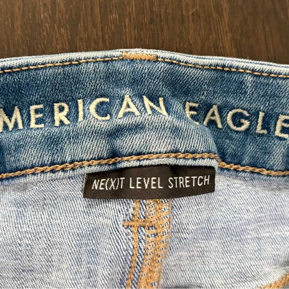 American Eagle “Next Level Stretch” Light Wash Size 4 Skinny Jeans - Picture 4 of 4